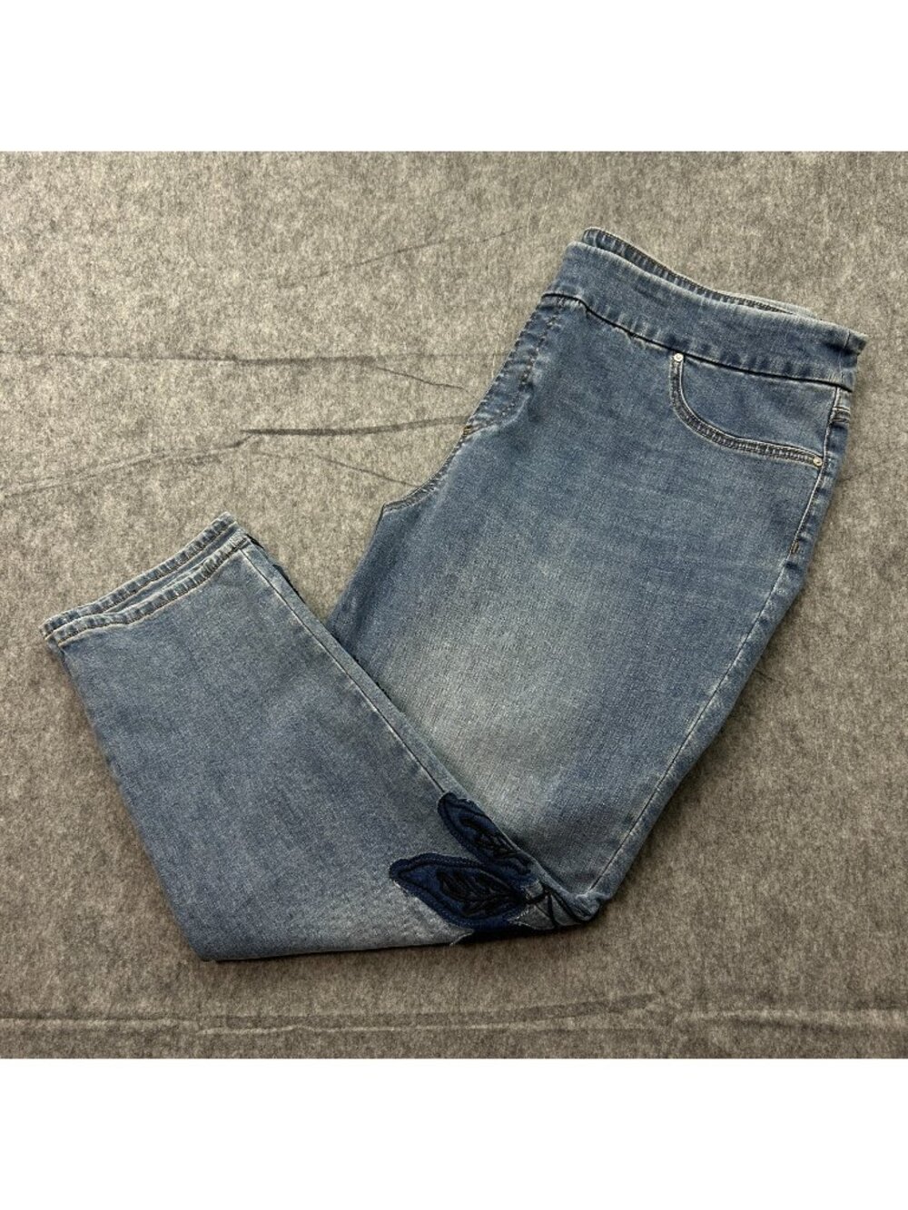 Chico's Pull On Jegging Ankle Jeans Women's Size 4 / 20 Floral Embroidered Denim